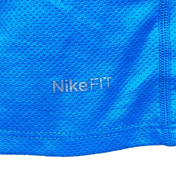 Nike FITDRY Women’s 1/4 Zip Lightweight Top With Reflective Accents Medium 8-10 - Picture 3 of 16